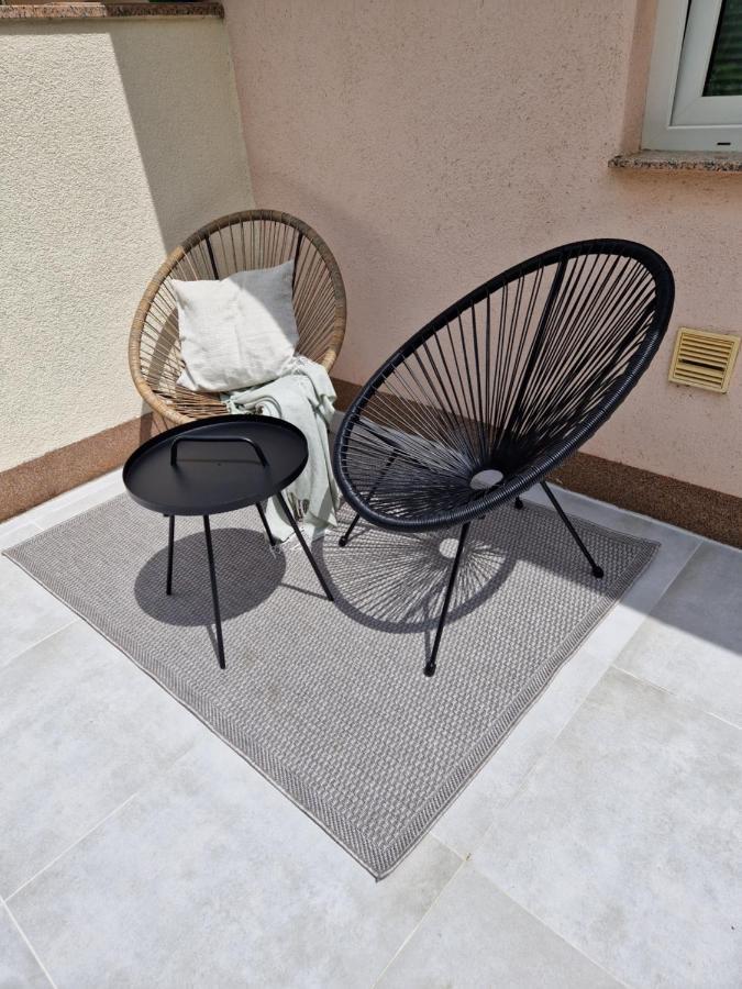 Ferienwohnung Mit 180° Meerblick Dobreć Exterior foto