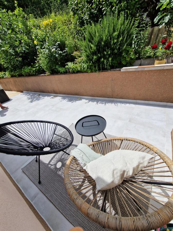 Ferienwohnung Mit 180° Meerblick Dobreć Exterior foto